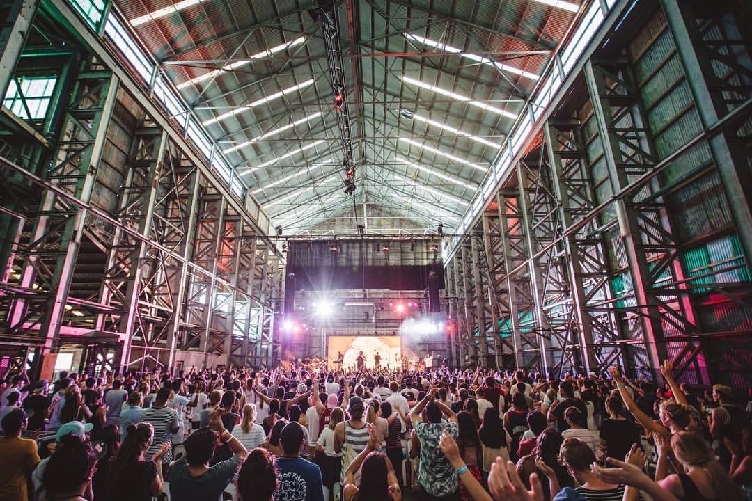 COCKATOO ISLAND NIGHT PARTY BACKGROUND